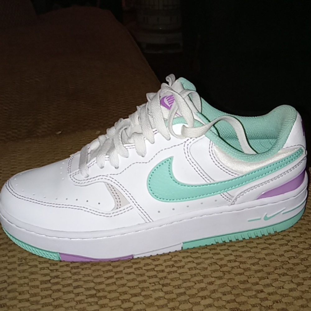 Womens shoes